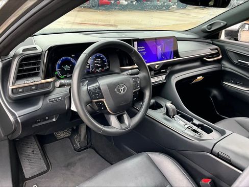 Certified 2023 Toyota Crown AWD/4WD image 18