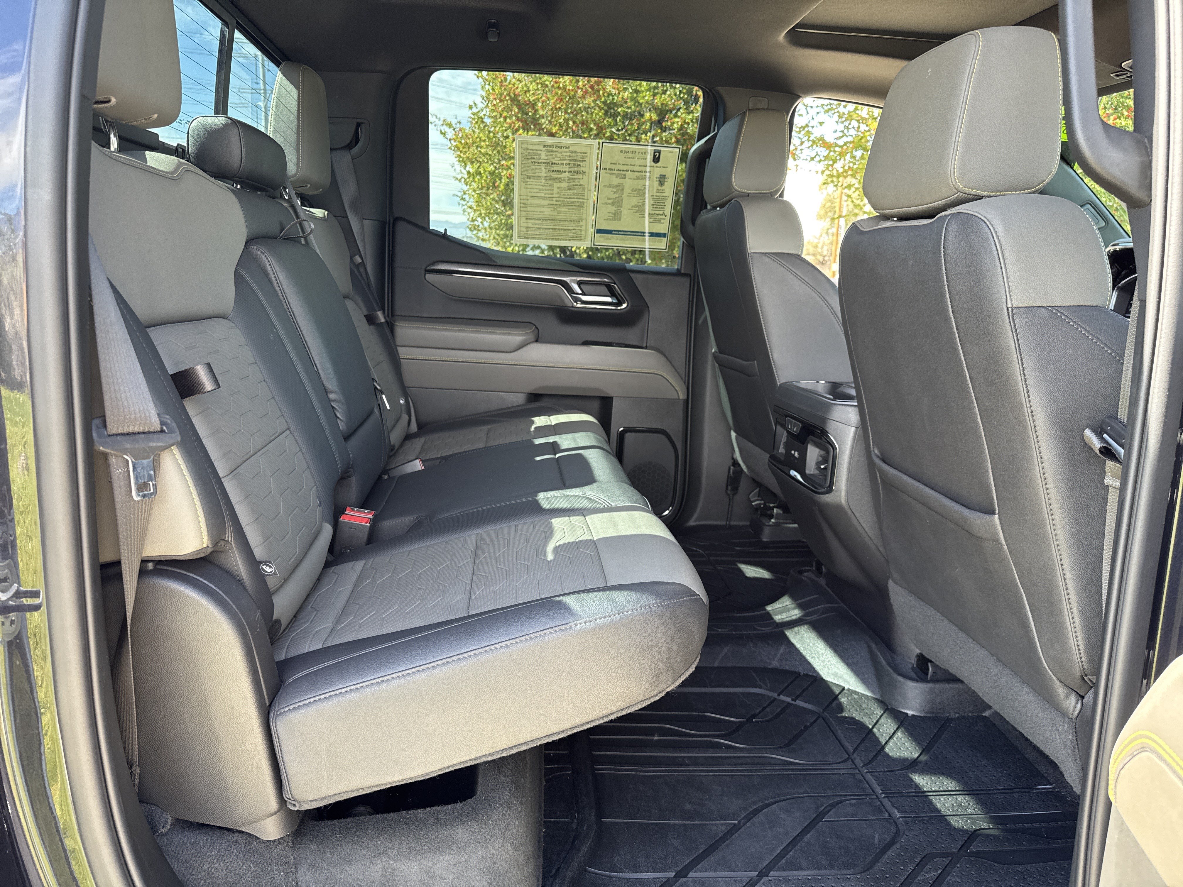 Used 2023 Chevrolet Silverado 1500 ZR2 w/ Technology Package AWD/4WD image 29