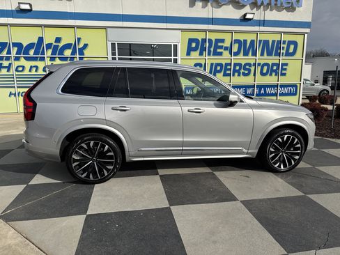 Used 2025 Volvo XC90 B5 Plus image 11