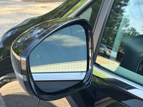 Used 2024 Chrysler Pacifica Touring-L FWD image 14
