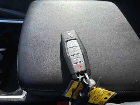 Used 2024 Mitsubishi Outlander SE AWD/4WD image 43