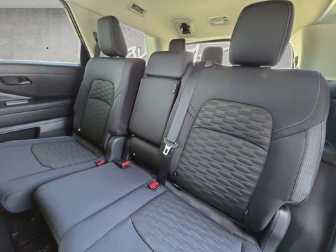 Used 2025 Nissan Pathfinder SV image 22