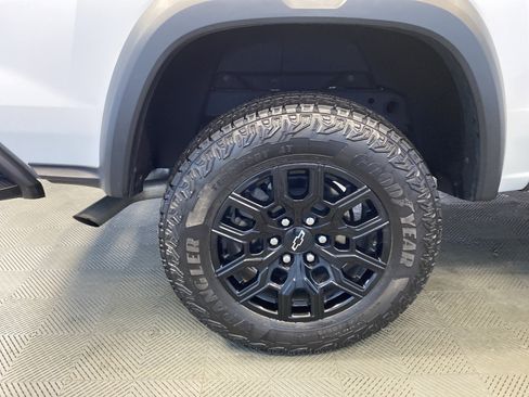 Used 2024 Chevrolet Colorado Trail Boss image 36