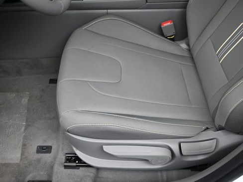 Certified 2025 Hyundai Elantra SEL image 21