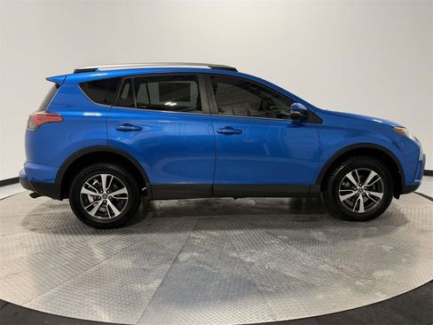 Used 2018 Toyota RAV4 XLE image 7