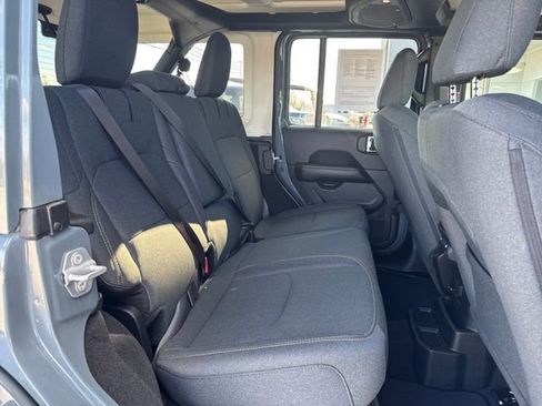 Used 2025 Jeep Wrangler Unlimited Sahara AWD/4WD image 41