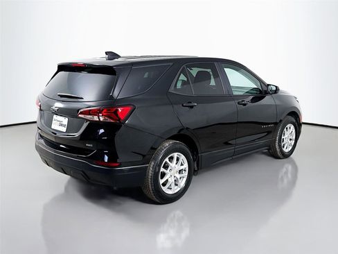 Used 2022 Chevrolet Equinox LS w/ LS Convenience Package image 9
