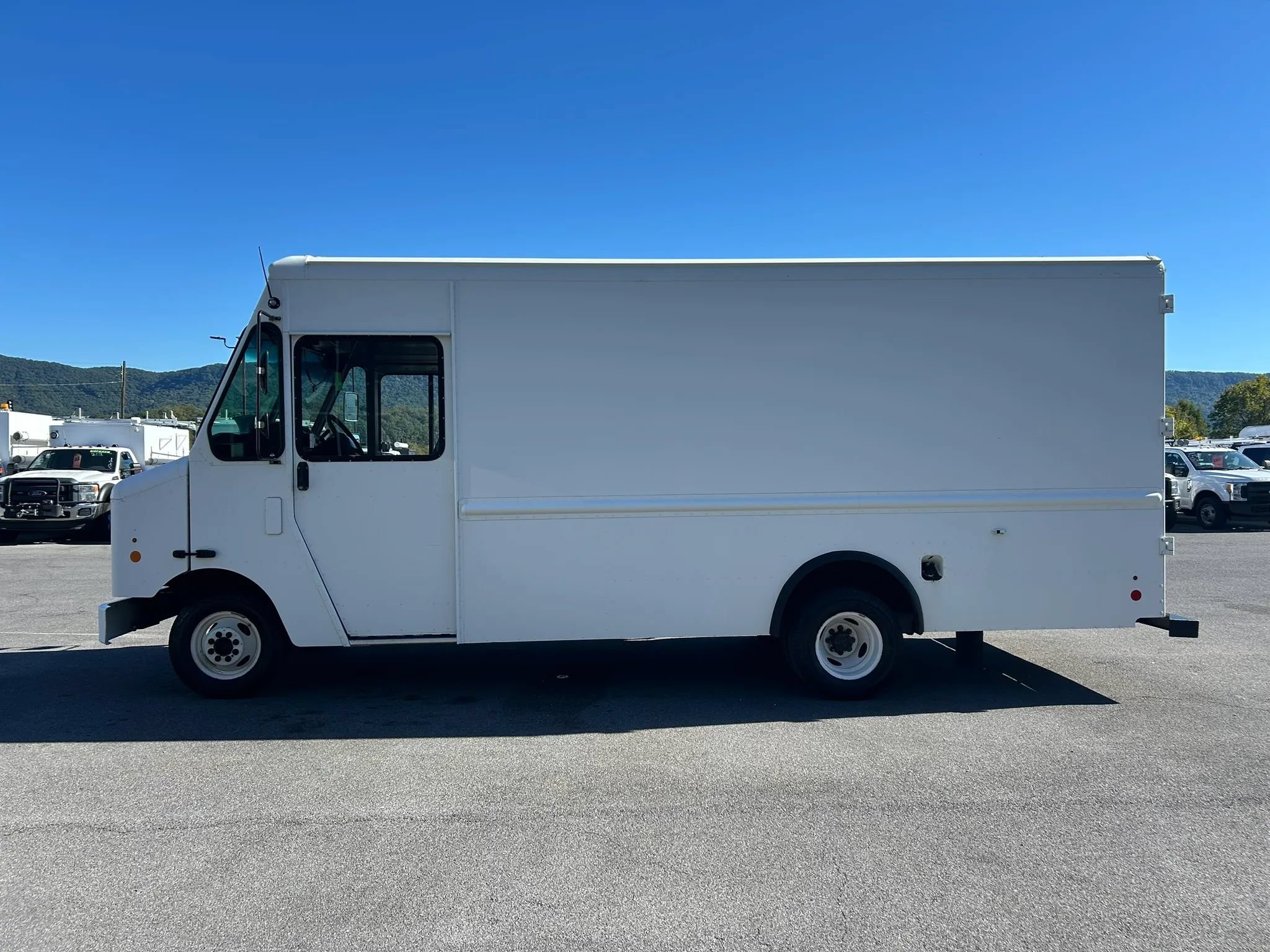 Used 2017 Ford E-350 and Econoline 350 Super Duty w/ A/C Prep Package RWD image 5