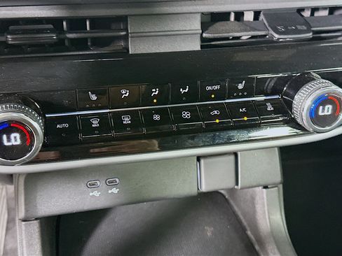 Used 2024 Honda Prologue EX image 24