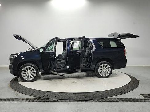 Used 2021 Chevrolet Suburban Premier w/ Premium Package AWD/4WD image 12