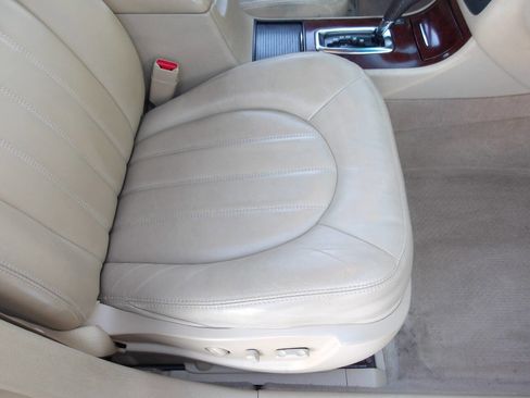 Used 2009 Buick Lucerne CXL image 19