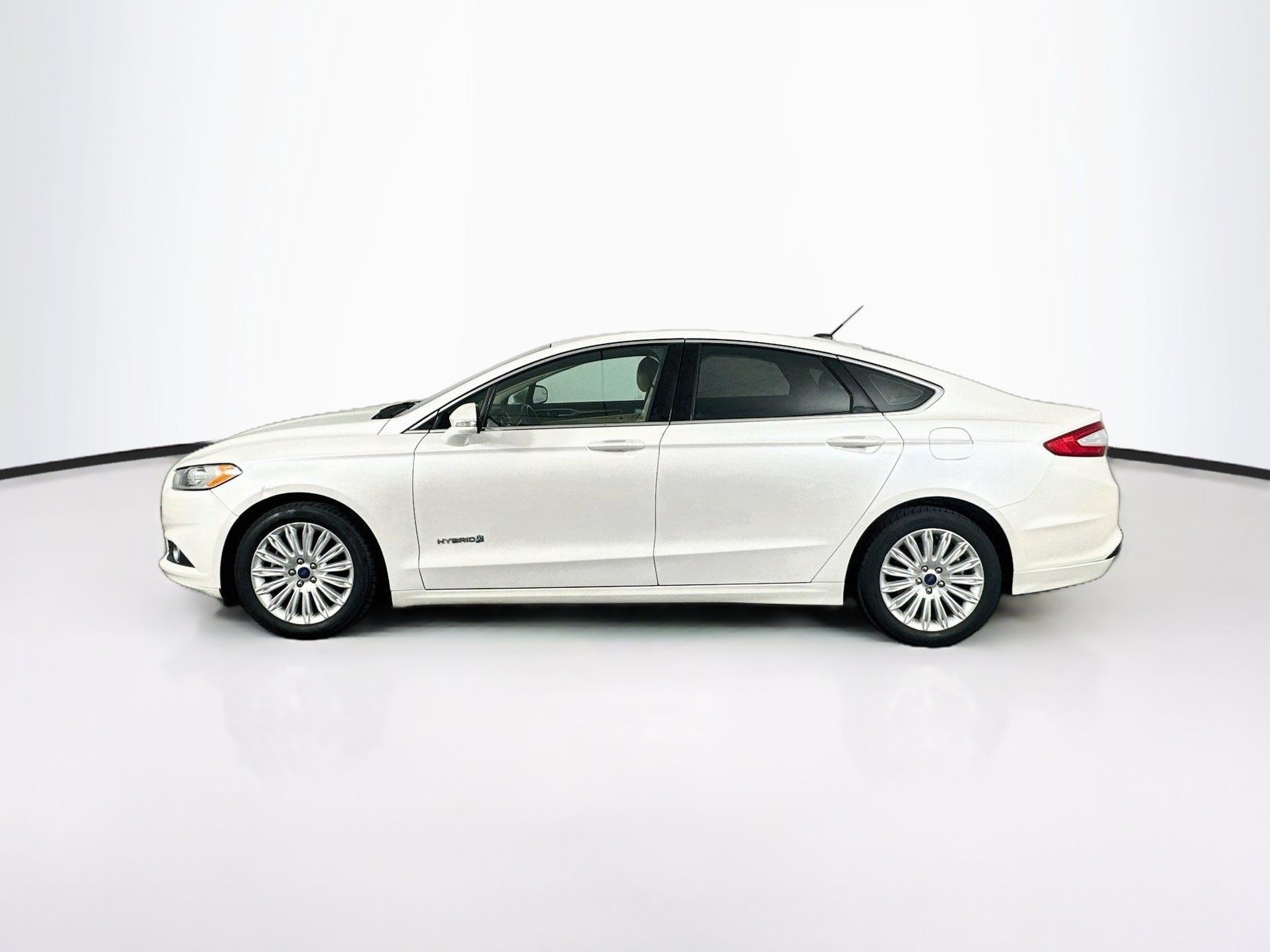 Used 2014 Ford Fusion SE w/ Equipment Group 502A FWD image 4