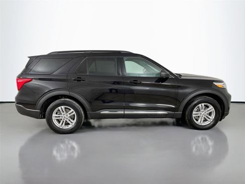 Used 2023 Ford Explorer XLT image 8