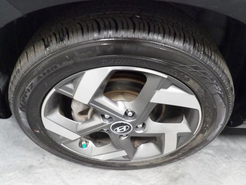 Used 2024 Hyundai Venue SEL FWD image 29