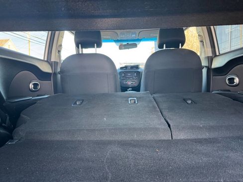 Used 2017 Kia Soul + image 19