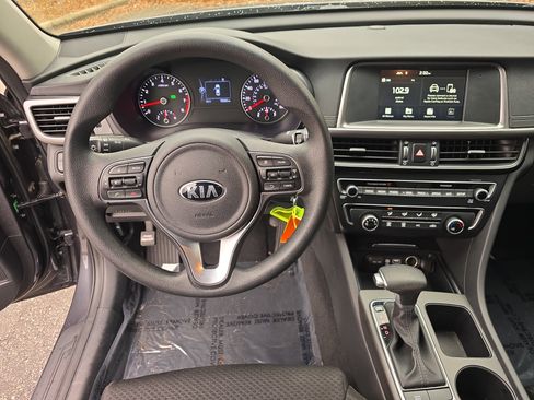 Used 2017 Kia Optima LX w/ Convenience Plus Package image 15