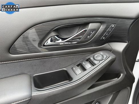 Used 2023 Chevrolet Traverse High Country image 17