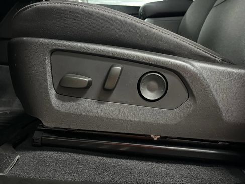 Used 2024 Chevrolet Colorado Trail Boss w/ Technology Package image 17