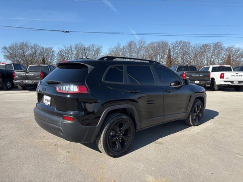 Used 2021 Jeep Cherokee Latitude Plus image 3