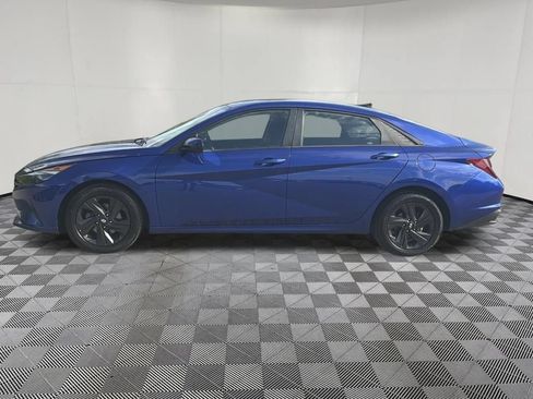 Used 2023 Hyundai Elantra SEL w/ Preferred Accessory Package FWD image 2