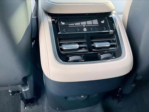 Used 2025 Volvo XC90 B5 Core w/ Protection Package Premier image 38