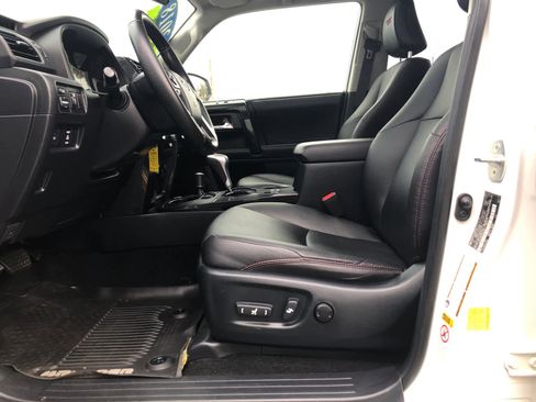 Used 2018 Toyota 4Runner TRD Off-Road Premium image 28