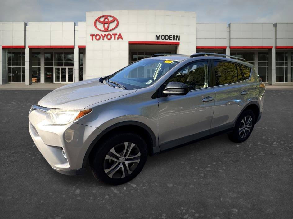 Used 2018 Toyota RAV4 LE FWD image 11