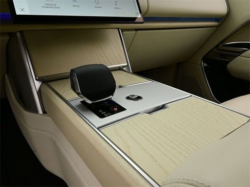 Used 2024 Land Rover Range Rover SE image 11