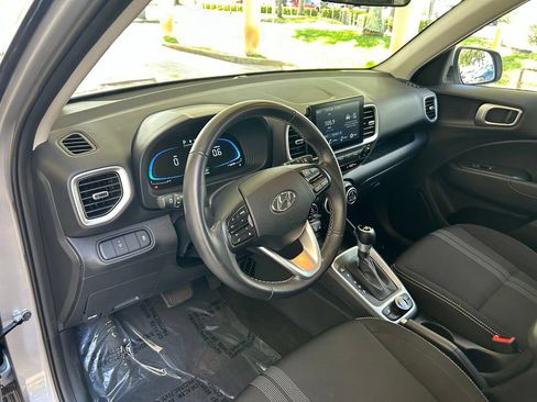 Used 2026 Hyundai Venue SEL FWD image 7