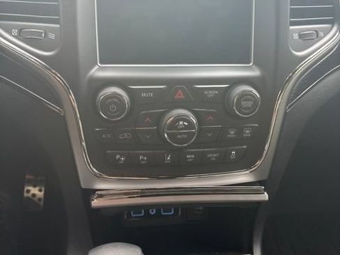Used 2018 Jeep Grand Cherokee High Altitude AWD/4WD image 9