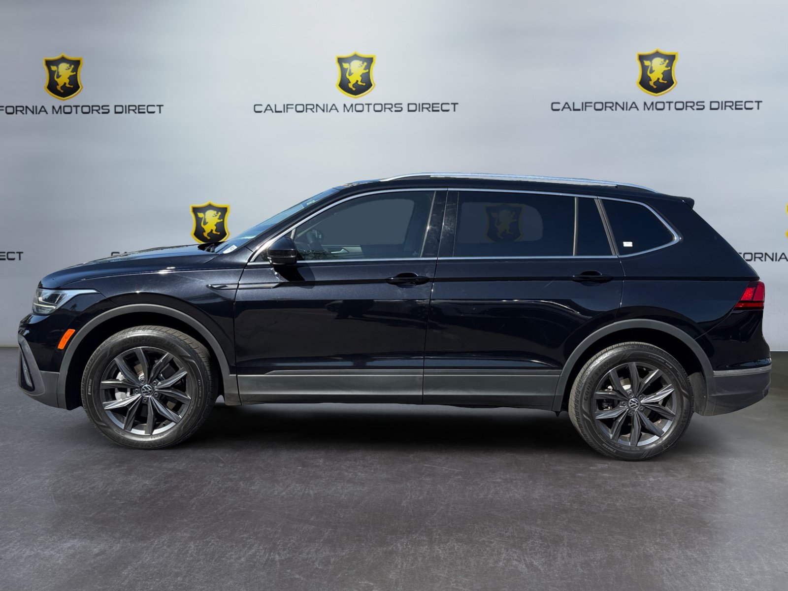 Used 2023 Volkswagen Tiguan SE FWD image 2