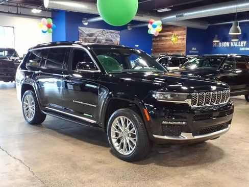 Used 2025 Jeep Grand Cherokee L Summit w/ Rear Seat Video Group I AWD/4WD image 3