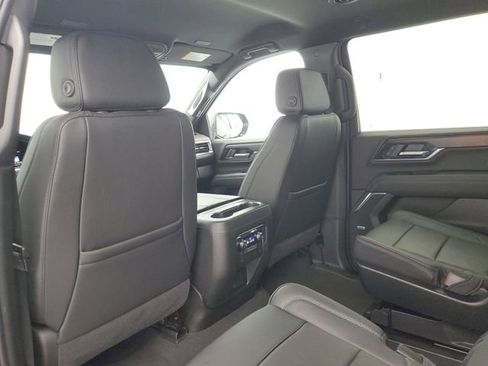 Used 2025 GMC Yukon XL Denali AWD/4WD image 15