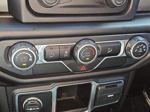 Used 2020 Jeep Wrangler Unlimited Sport image 23