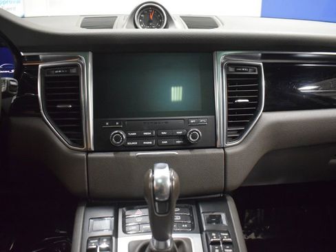 Used 2018 Porsche Macan S image 21