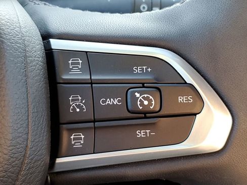 Used 2025 Jeep Compass Limited image 13