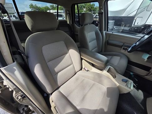 Used 2005 Ford Explorer Sport Trac XLS AWD/4WD image 24