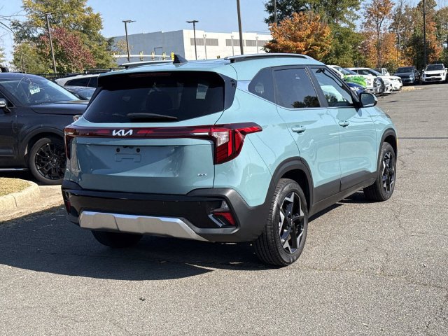 Used 2025 Kia Seltos EX AWD/4WD image 2