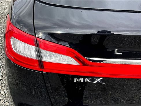 Used 2018 Lincoln MKX Reserve w/ Driver Assistance Package image 28
