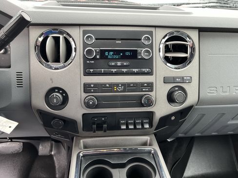 Used 2011 Ford F250 XLT w/ Camper Pkg image 19