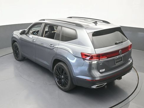 Used 2024 Volkswagen Atlas SE w/ Panoramic Sunroof Package FWD image 50