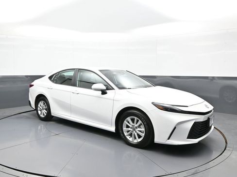 Certified 2025 Toyota Camry LE image 4