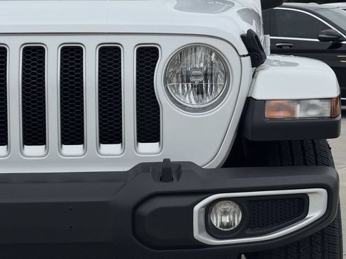 Used 2022 Jeep Wrangler Unlimited Sahara AWD/4WD image 12