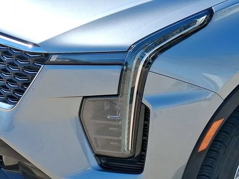 Used 2025 Cadillac XT4 Premium Luxury AWD/4WD image 7