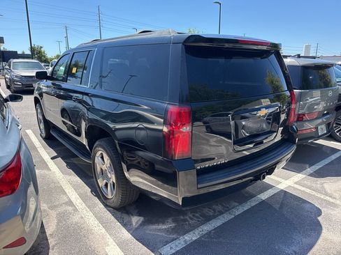 Used 2019 Chevrolet Suburban LT RWD image 4