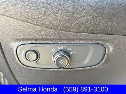 Used 2023 Chevrolet Equinox LS FWD image 22