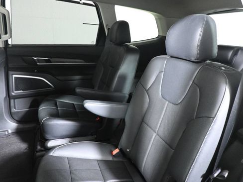 Used 2022 Kia Telluride EX w/ EX Premium Package AWD/4WD image 4