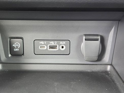 Used 2025 Nissan Sentra SR FWD image 11