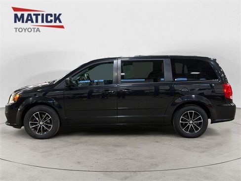 Used 2017 Dodge Grand Caravan SE image 4