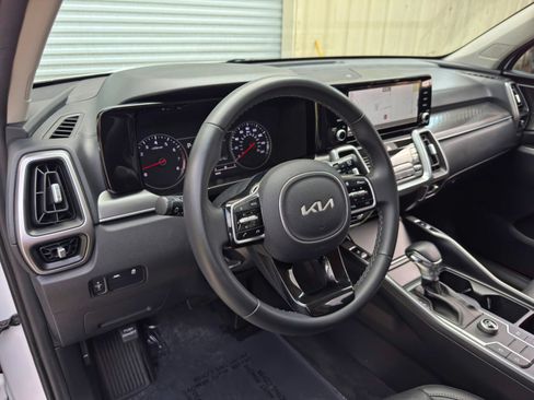 Used 2022 Kia Sorento S FWD image 12